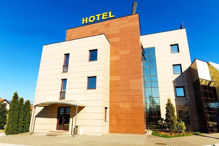 Hotel M3 Donje Mladice Ngoại thất bức ảnh